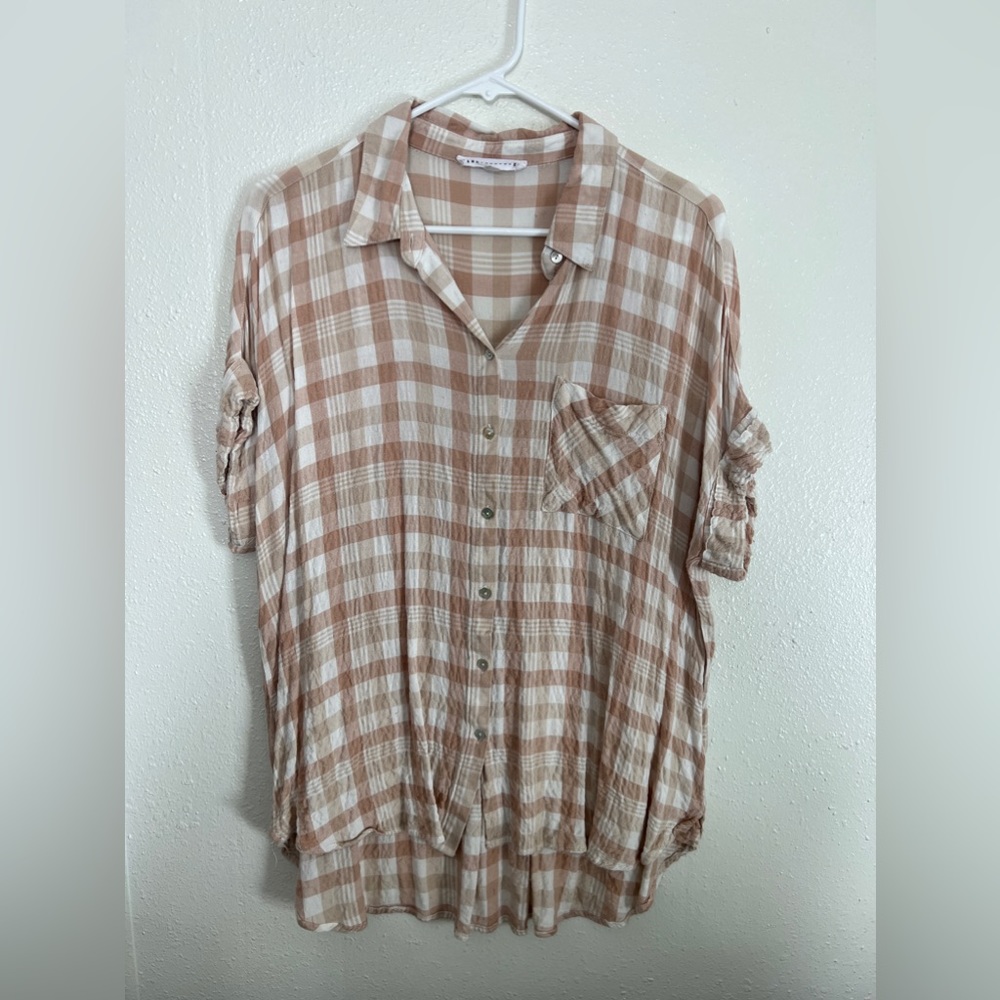 Jean and Delancey cream tan button tee extra large